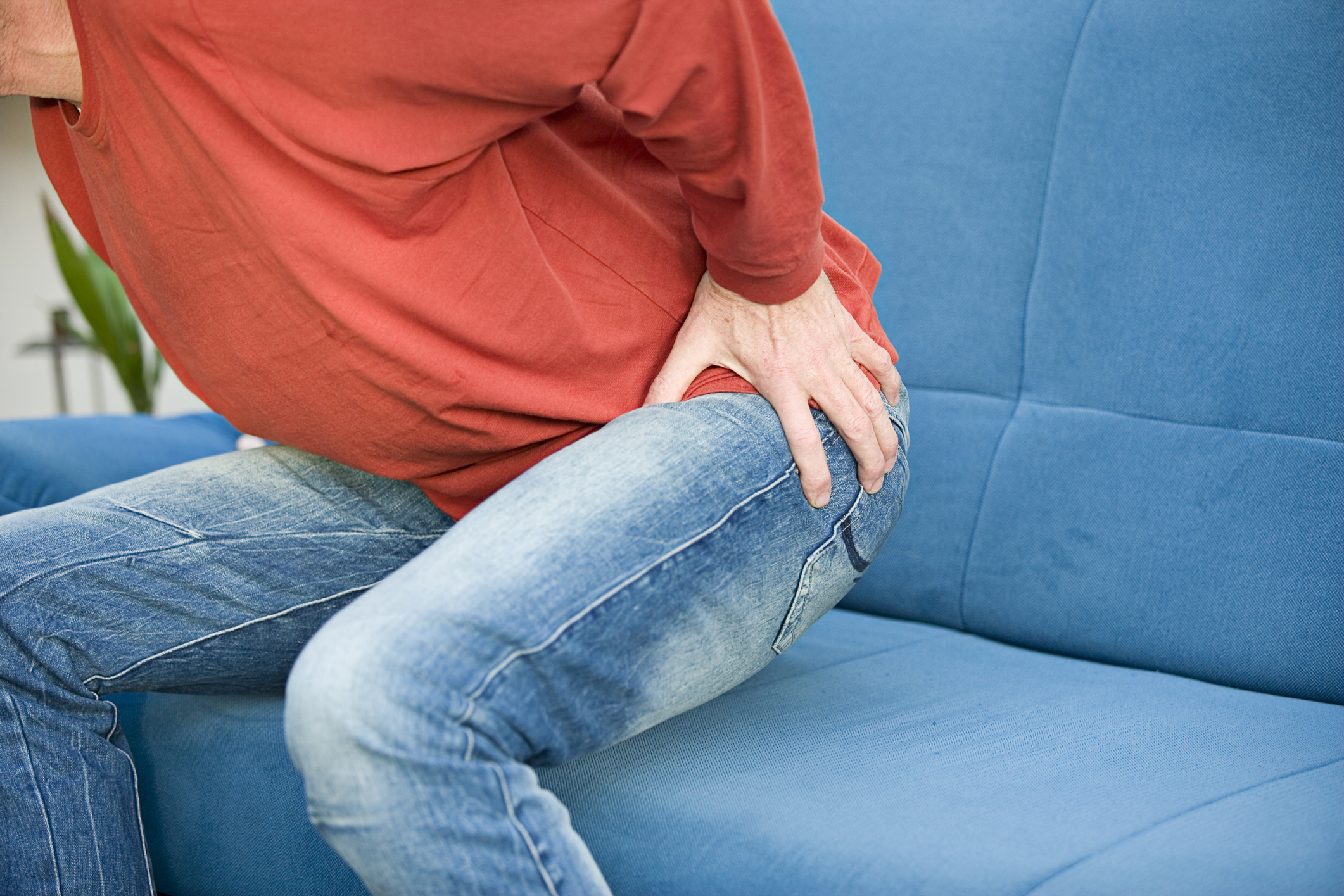 Đau khớp háng gây ra các cơn đau ở đùi,đầu gối, sau mông