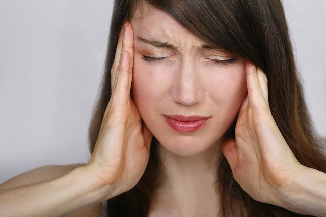 Bệnh đau đầu buồn nôn do căng thẳng, stress
