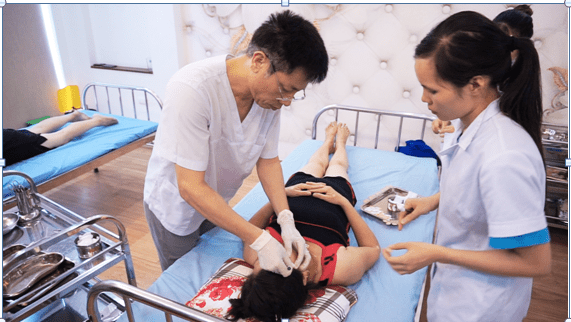 Đài truyền hình Quân Đội đưa tin về Ths.Bs Ngô Quang Hùng – bàn tay vàng cấy chỉ điều trị xương khớp